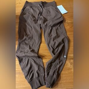 Lululemon Dance Studio MR Jogger Java Size 6
